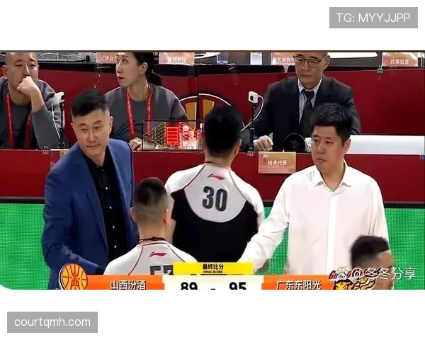 篮球规则讲解：双方同时犯规时裁判如何处理比赛